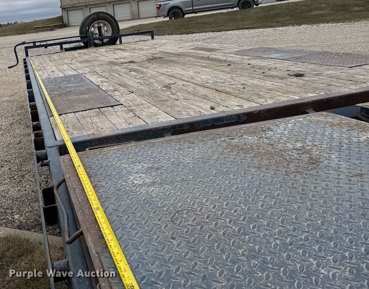 image for item EG7062 2015 PJ F8222 equipment trailer