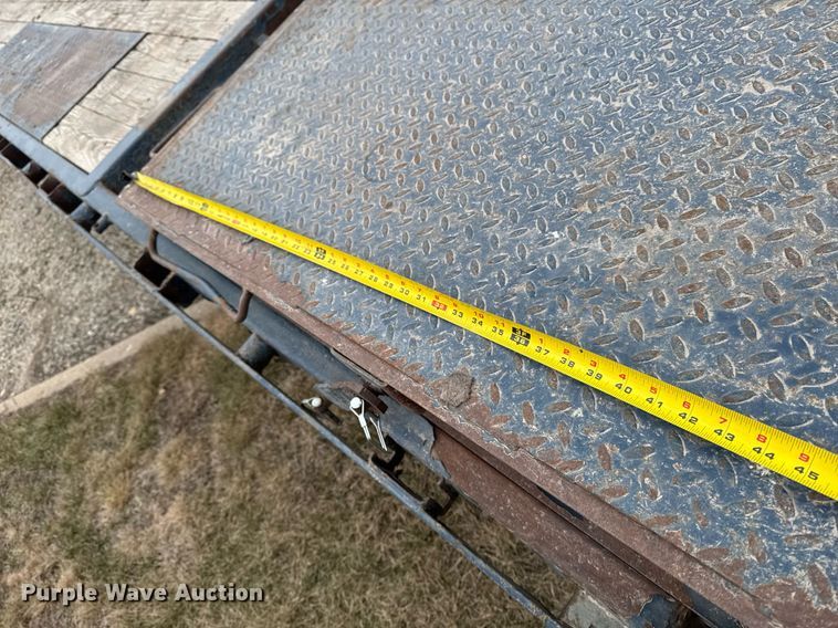 image for item EG7062 2015 PJ F8222 equipment trailer