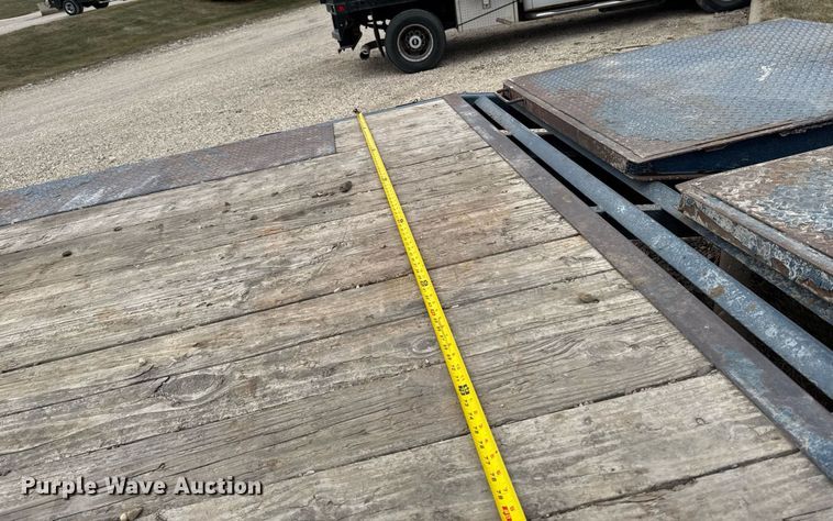 image for item EG7062 2015 PJ F8222 equipment trailer