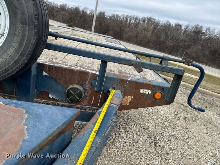 image for item EG7062 2015 PJ F8222 equipment trailer