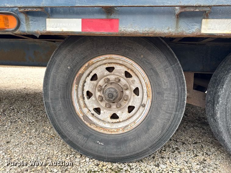 image for item EG7062 2015 PJ F8222 equipment trailer