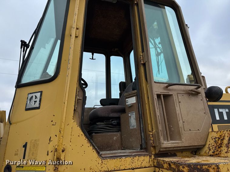 image for item EG7065 1985 Caterpillar IT28 wheel loader
