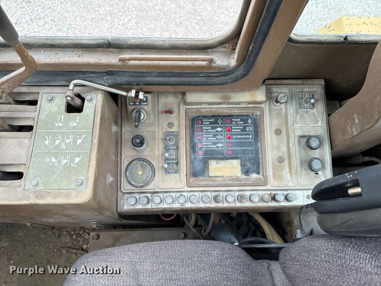 image for item EG7065 1985 Caterpillar IT28 wheel loader