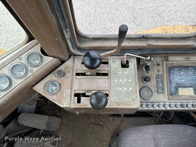 image for item EG7065 1985 Caterpillar IT28 wheel loader