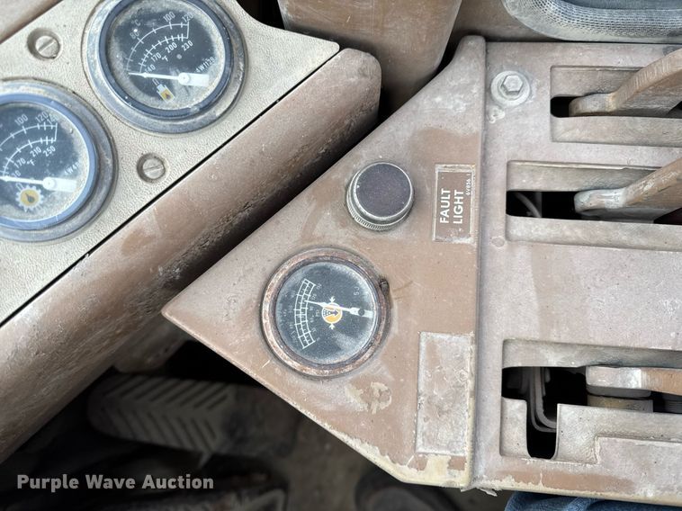 image for item EG7065 1985 Caterpillar IT28 wheel loader