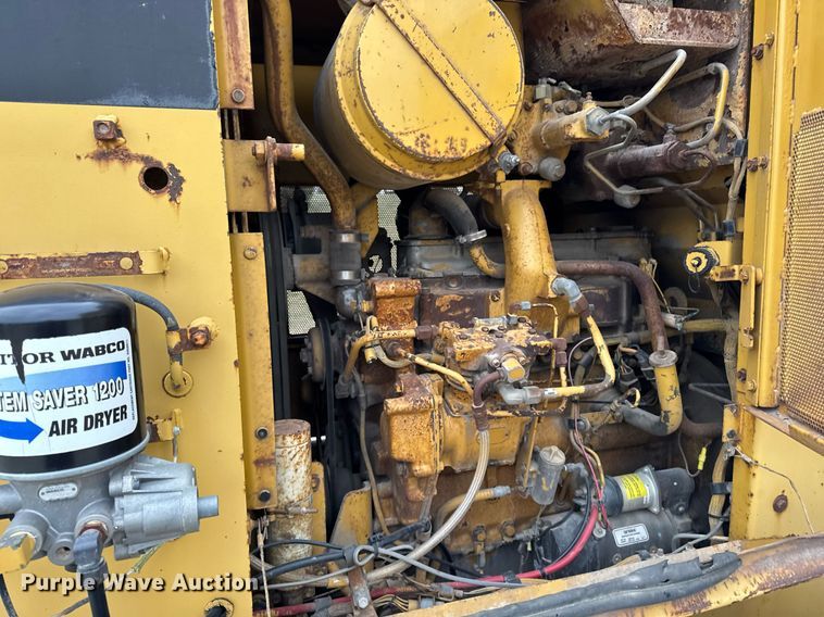 image for item EG7065 1985 Caterpillar IT28 wheel loader