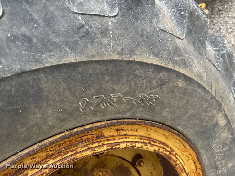 image for item EG7065 1985 Caterpillar IT28 wheel loader