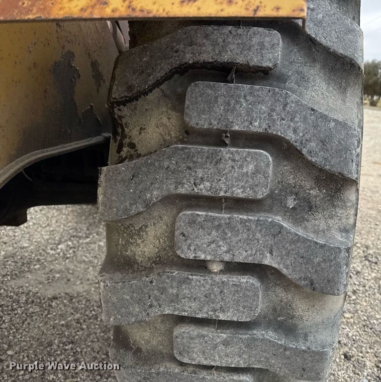 image for item EG7065 1985 Caterpillar IT28 wheel loader