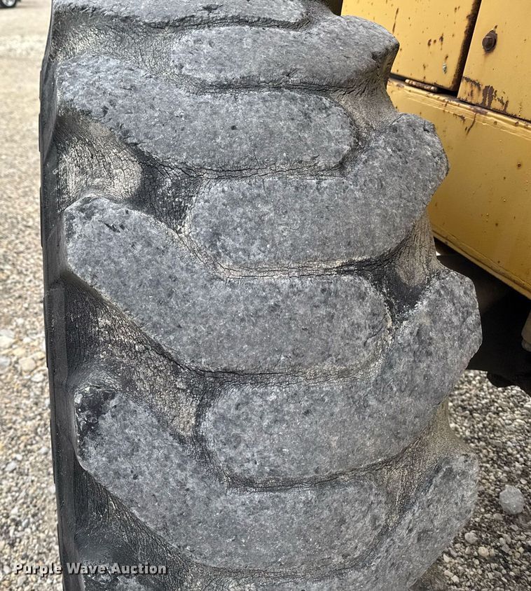 image for item EG7065 1985 Caterpillar IT28 wheel loader