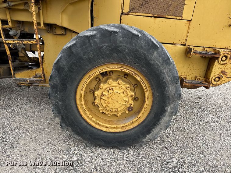 image for item EG7065 1985 Caterpillar IT28 wheel loader