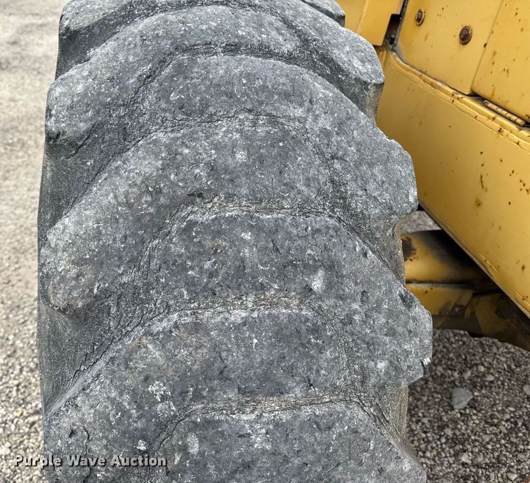 image for item EG7065 1985 Caterpillar IT28 wheel loader