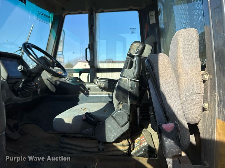 image for item EG7912 2008 John Deere 400D articulated haul truck