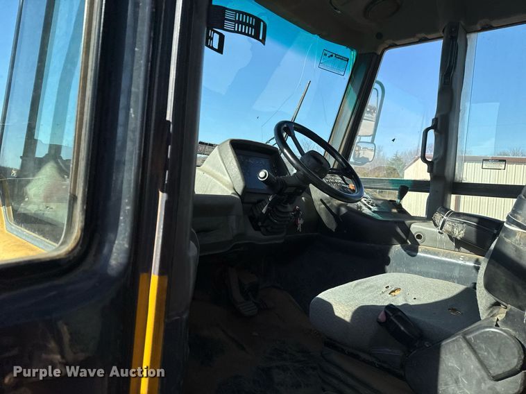 image for item EG7912 2008 John Deere 400D articulated haul truck