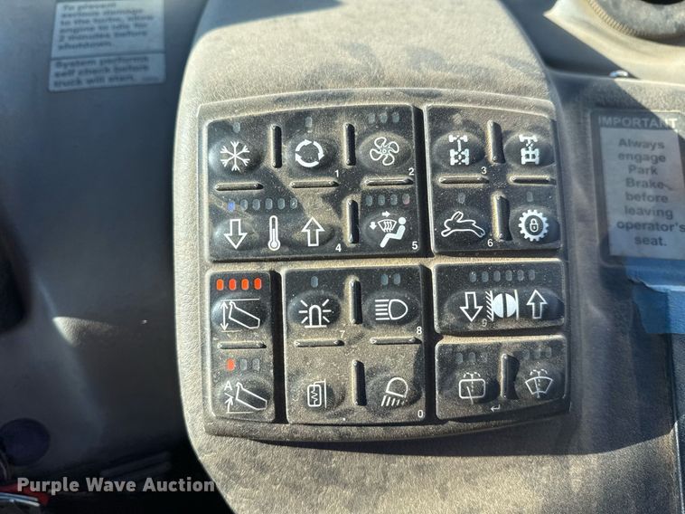 image for item EG7912 2008 John Deere 400D articulated haul truck