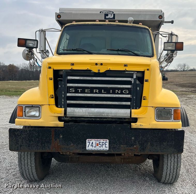 image for item EH2928 2002 Sterling L8500 dump truck