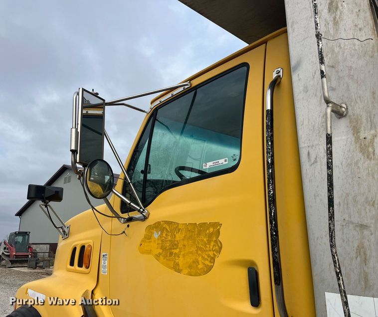 image for item EH2928 2002 Sterling L8500 dump truck