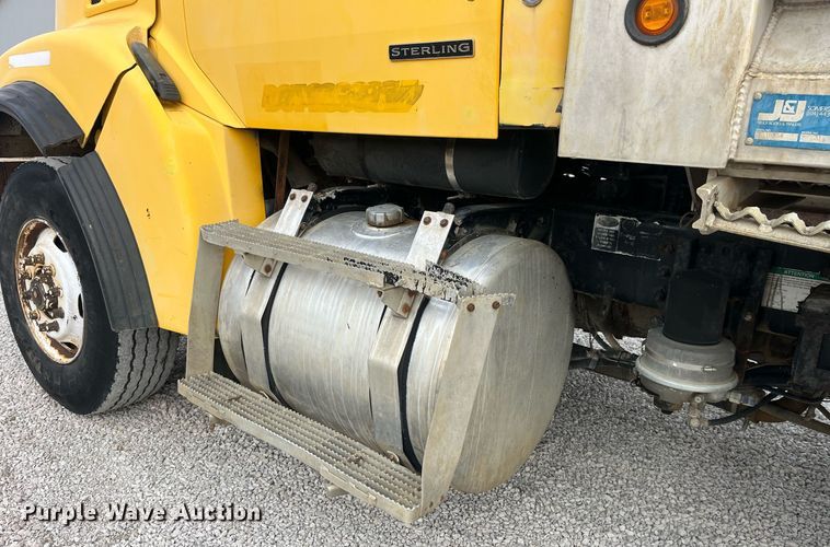 image for item EH2928 2002 Sterling L8500 dump truck