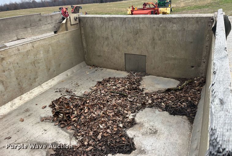 image for item EH2928 2002 Sterling L8500 dump truck