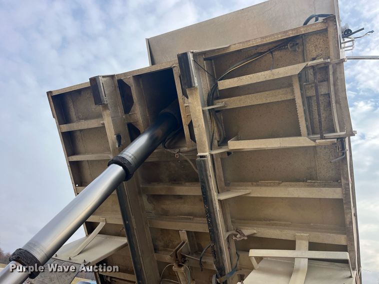 image for item EH2928 2002 Sterling L8500 dump truck