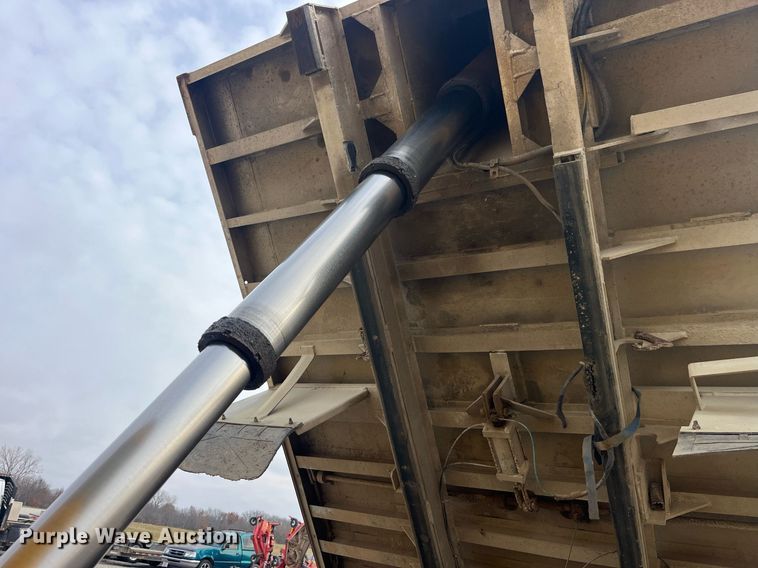 image for item EH2928 2002 Sterling L8500 dump truck