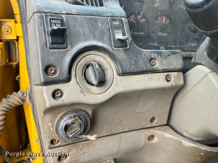 image for item EH2928 2002 Sterling L8500 dump truck