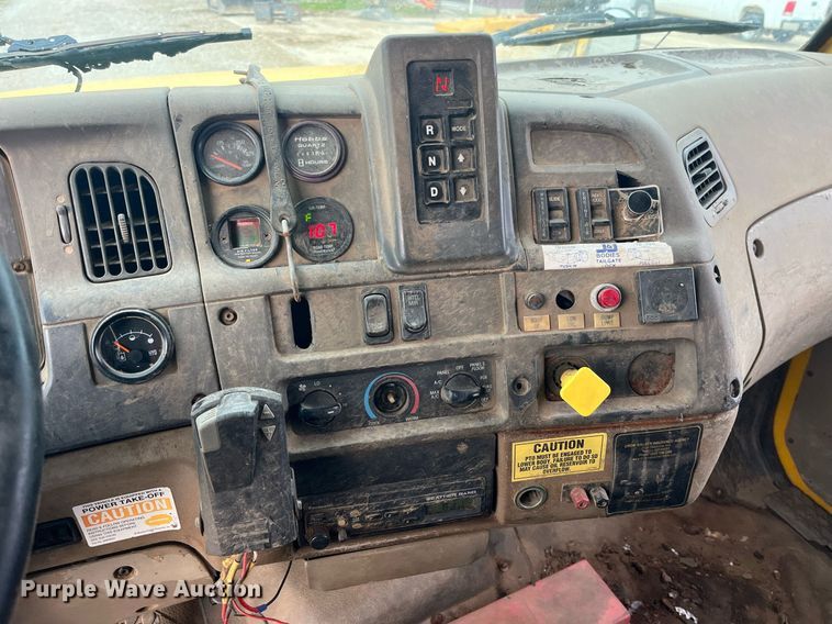 image for item EH2928 2002 Sterling L8500 dump truck