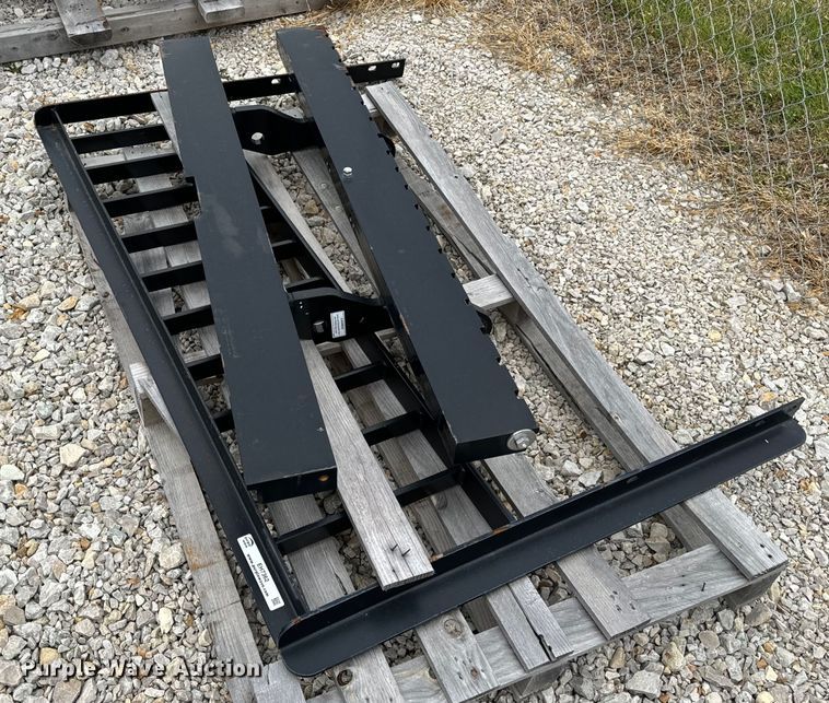 image for item EH7362 Manitou telehandler carriage