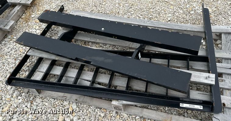 image for item EH7362 Manitou telehandler carriage