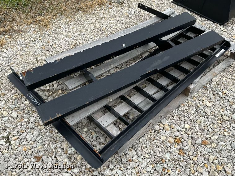 image for item EH7362 Manitou telehandler carriage