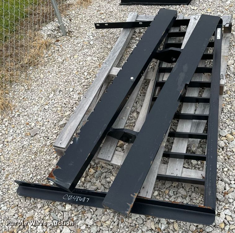 image for item EH7362 Manitou telehandler carriage