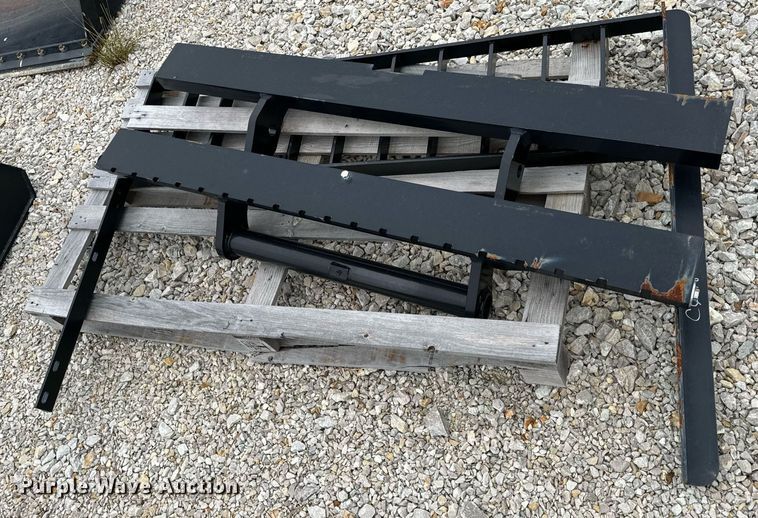 image for item EH7362 Manitou telehandler carriage