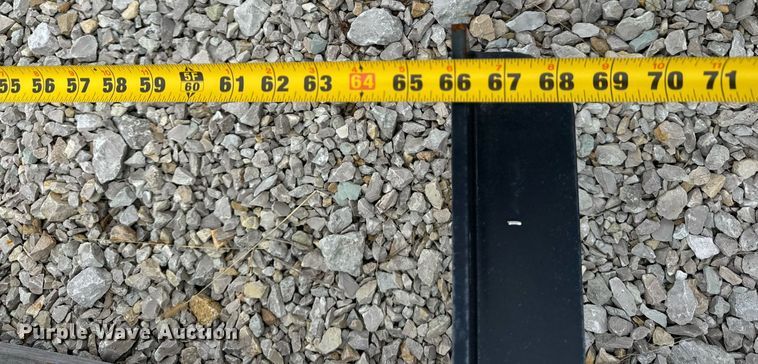 image for item EH7362 Manitou telehandler carriage