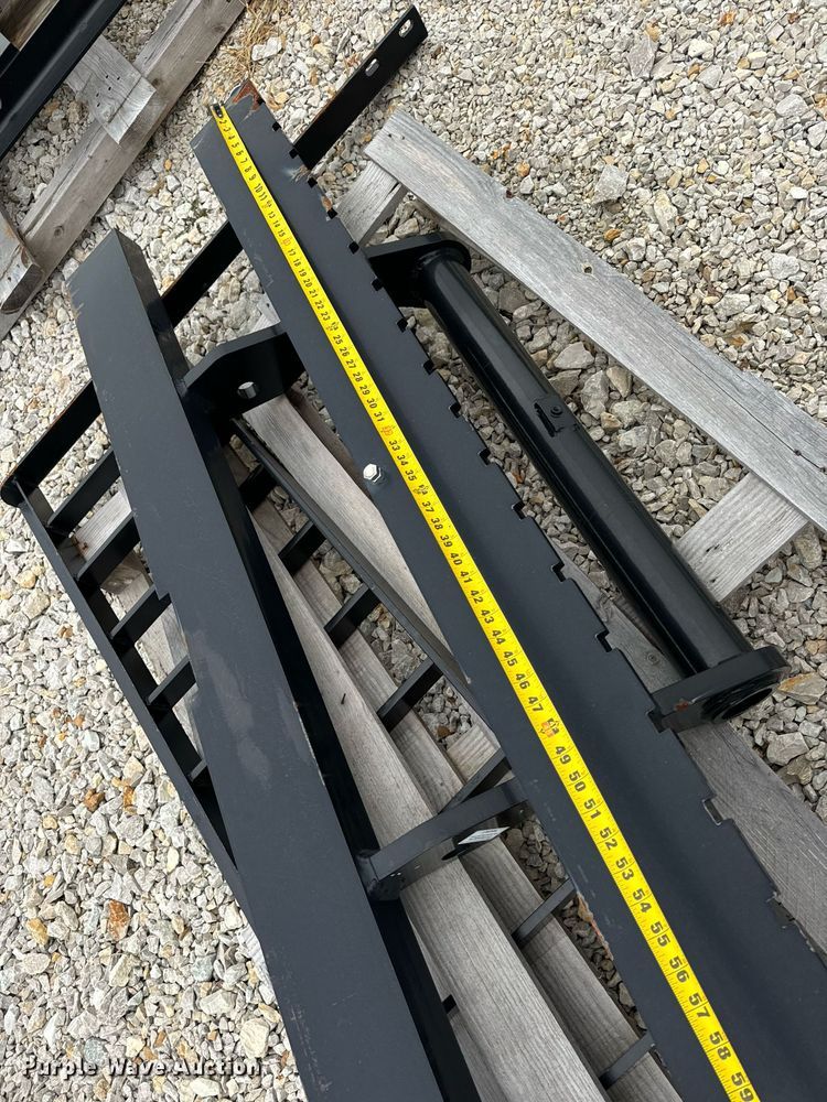 image for item EH7362 Manitou telehandler carriage