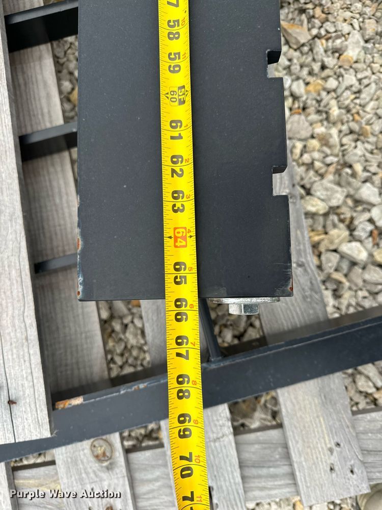 image for item EH7362 Manitou telehandler carriage