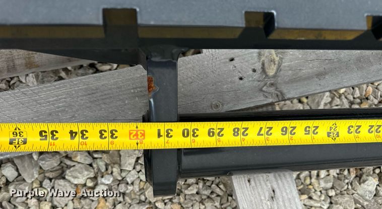 image for item EH7362 Manitou telehandler carriage