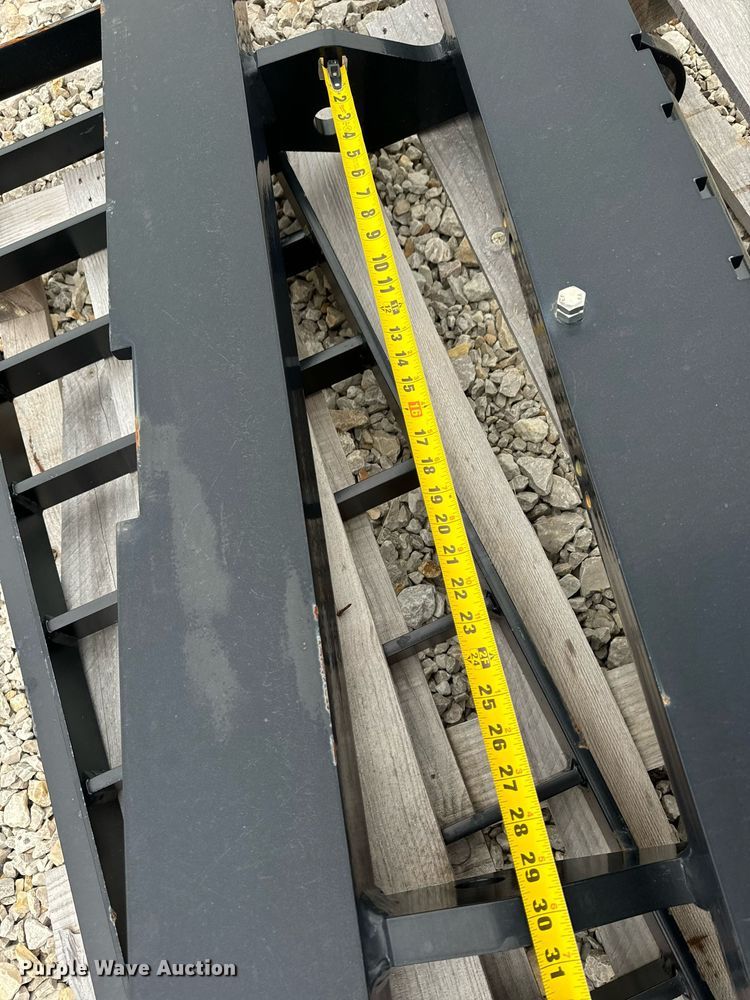 image for item EH7362 Manitou telehandler carriage