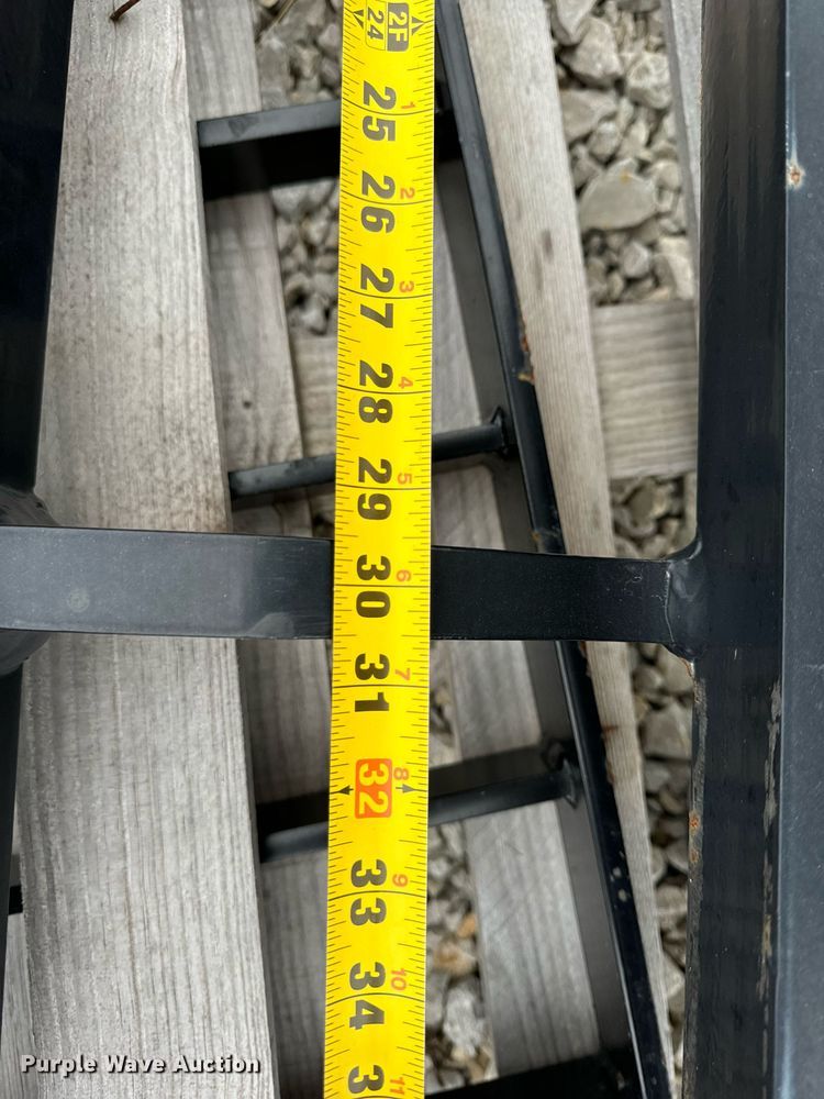 image for item EH7362 Manitou telehandler carriage