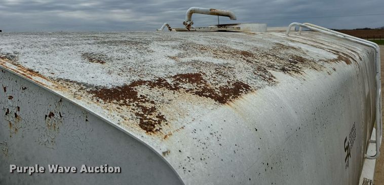 image for item EH7376 1984 GMC General water truck