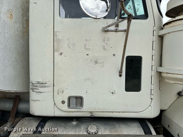 image for item EH7376 1984 GMC General water truck