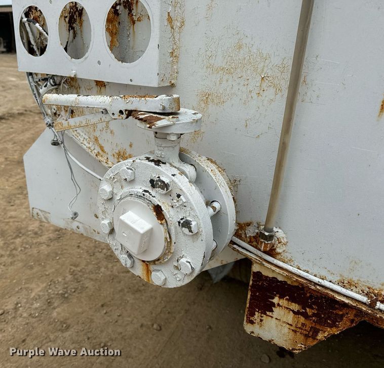 image for item EH7376 1984 GMC General water truck