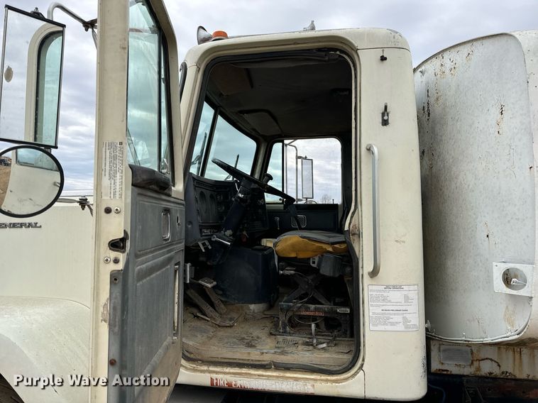 image for item EH7376 1984 GMC General water truck