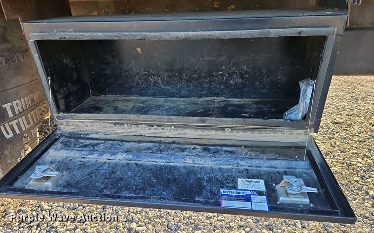 image for item EI8637 2002 Sterling L7500 crane truck