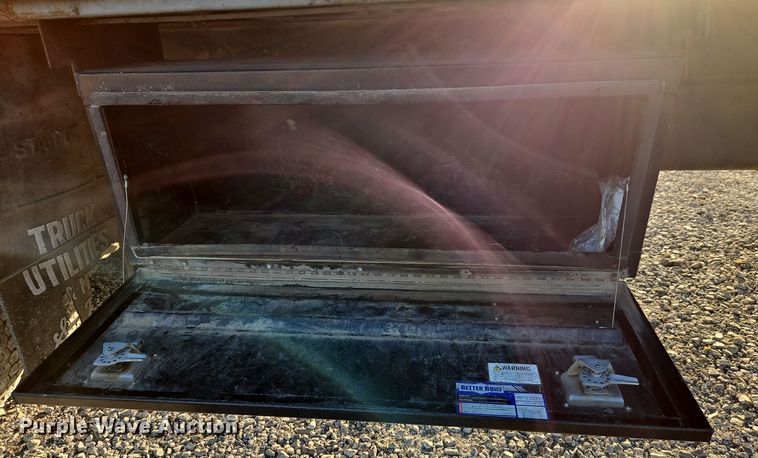 image for item EI8637 2002 Sterling L7500 crane truck