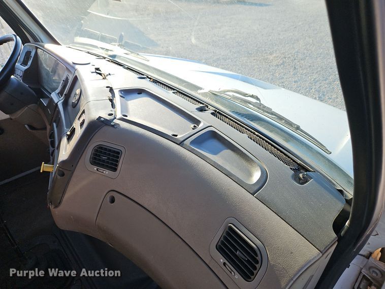 image for item EI8637 2002 Sterling L7500 crane truck