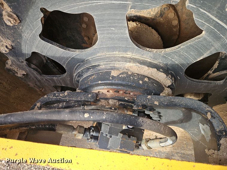 image for item EI8693 2018 Bomag BW213-DH5 single drum vibratory roller