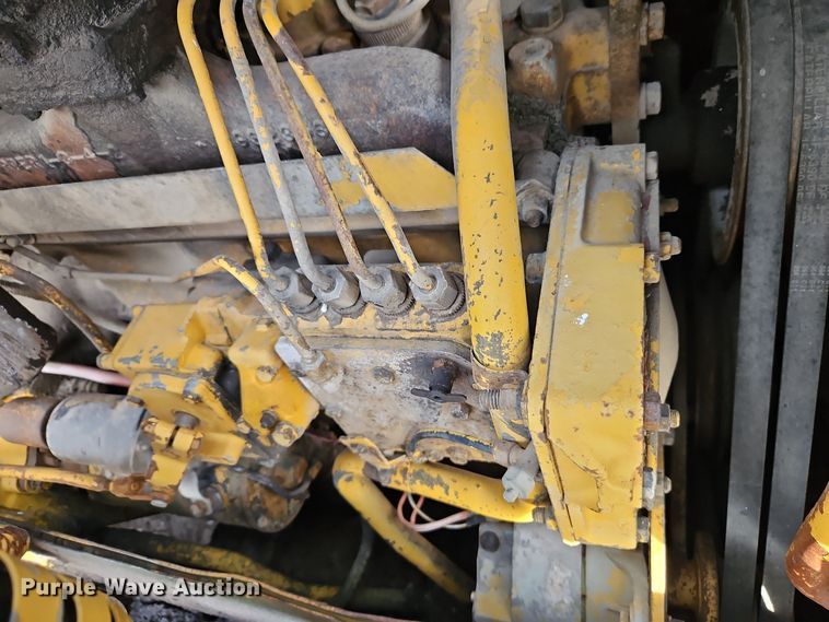 image for item EI8714 Caterpillar 951C track loader