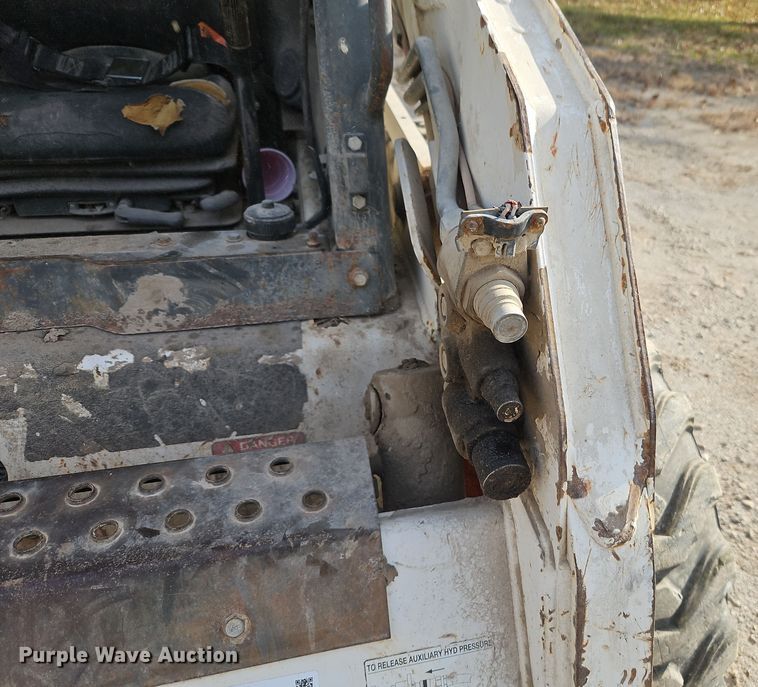 image for item EI8718 2003 Bobcat S185 skid steer loader