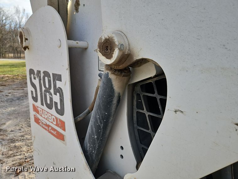 image for item EI8718 2003 Bobcat S185 skid steer loader