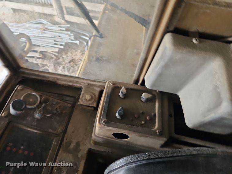 image for item EI8723 1989 Caterpillar 953 track loader