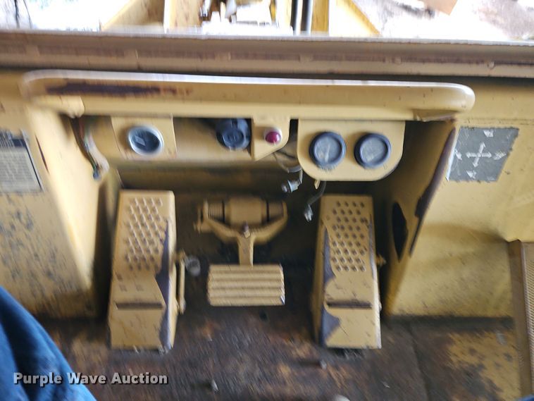 image for item EI8723 1989 Caterpillar 953 track loader